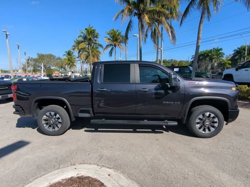 Used 2024 Chevrolet Silverado 2500 Custom w/ Custom Value Package image 4