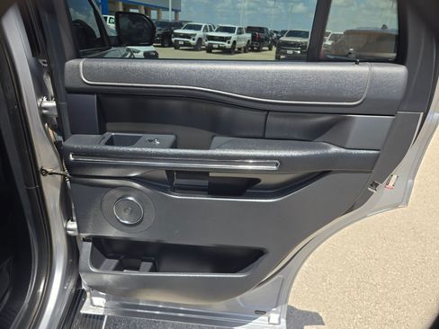 Used 2022 Ford Expedition XLT RWD image 24