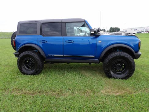 Used 2021 Ford Bronco First Edition AWD/4WD image 3