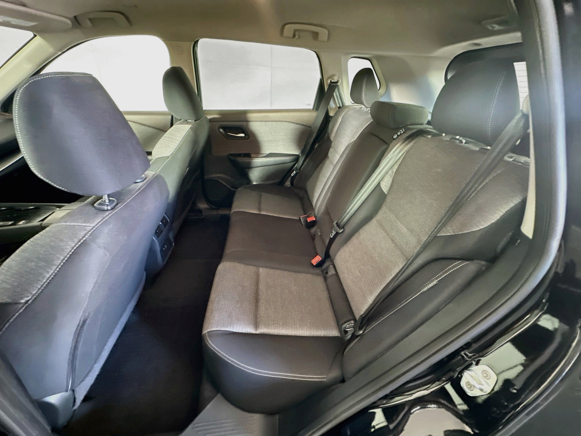 Used 2023 Nissan Rogue SV FWD image 27
