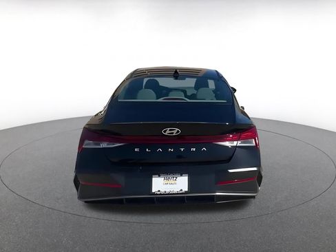 Used 2025 Hyundai Elantra SEL image 12