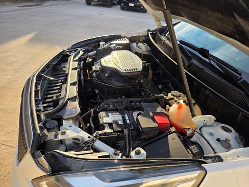 Used 2017 Cadillac XT5 Luxury w/ Driver Awareness Package image 16