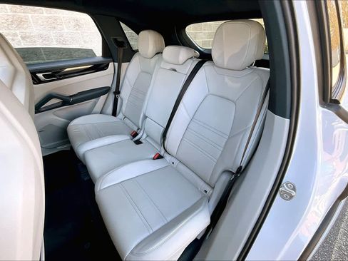 Used 2019 Porsche Cayenne image 19