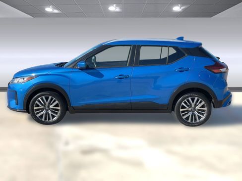 Used 2024 Nissan Kicks SV image 2