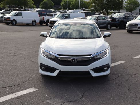 Used 2018 Honda Civic Touring image 16
