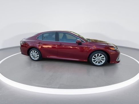 Used 2021 Toyota Camry LE image 9