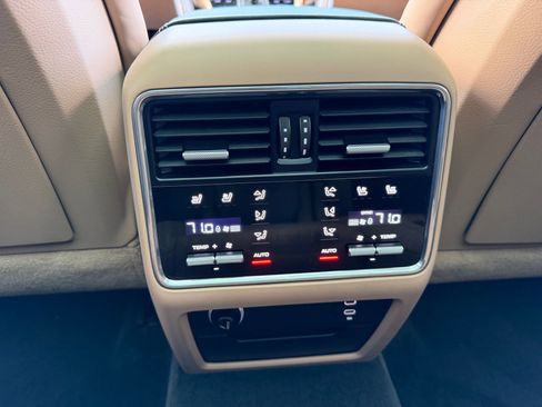 Certified 2023 Porsche Cayenne Turbo S AWD/4WD image 22