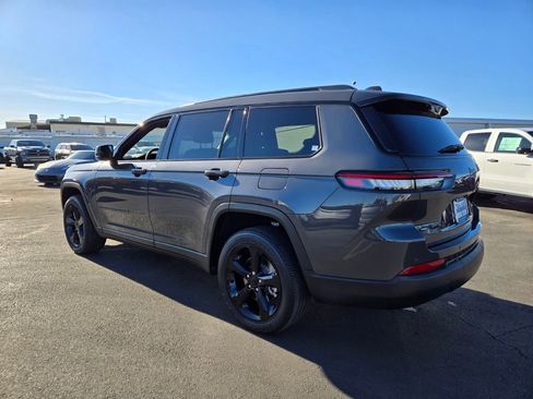 Used 2023 Jeep Grand Cherokee L Laredo image 4