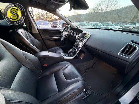 Used 2016 Volvo XC60 T5 Premier image 16