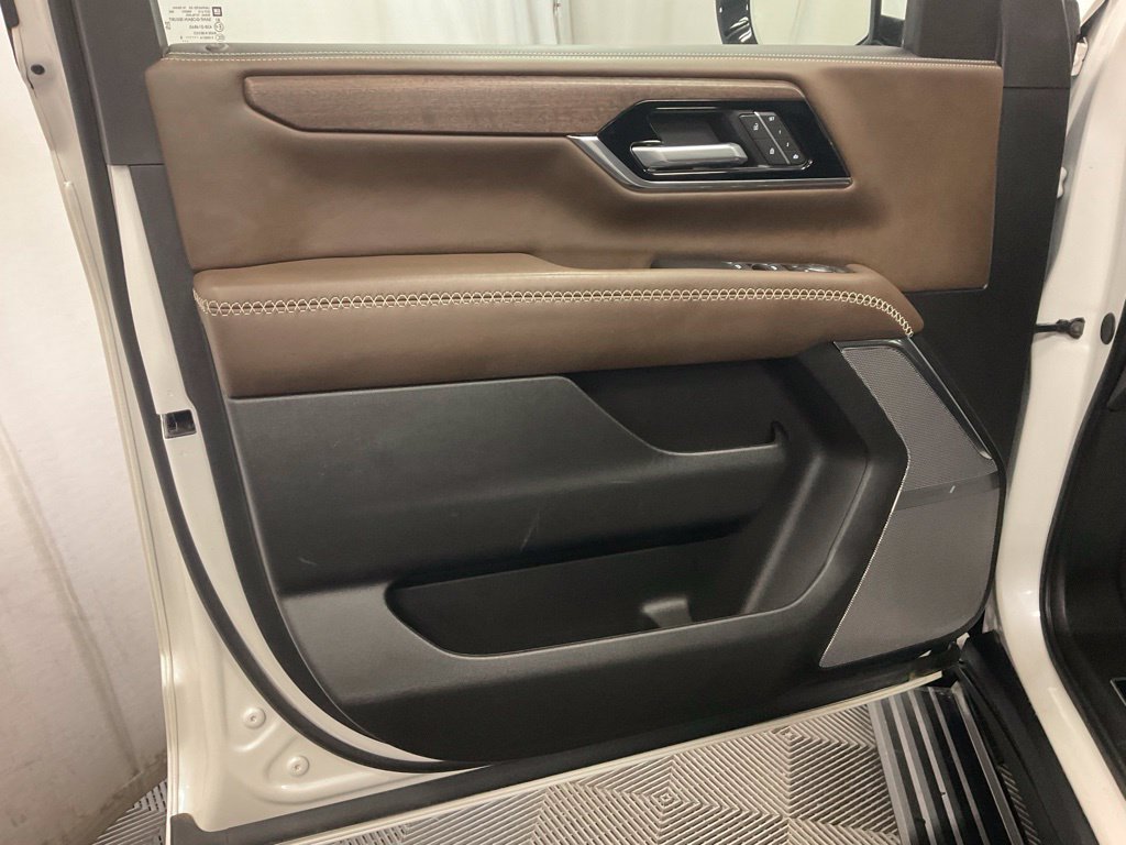 Used 2025 GMC Yukon XL Denali Ultimate w/ LPO, Floor Liner Package AWD/4WD image 10