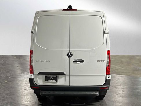 Used 2025 Mercedes-Benz Sprinter 2500 image 4