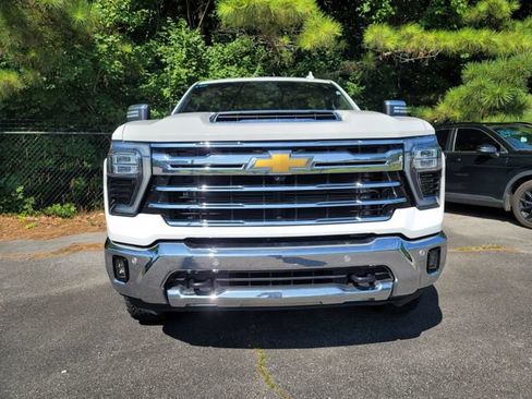 Used 2024 Chevrolet Silverado 2500 LTZ w/ LTZ Plus Package AWD/4WD image 2