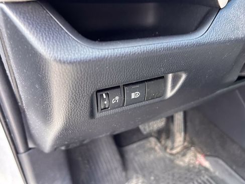Used 2019 Toyota RAV4 XLE w/ Protection Package FWD image 11