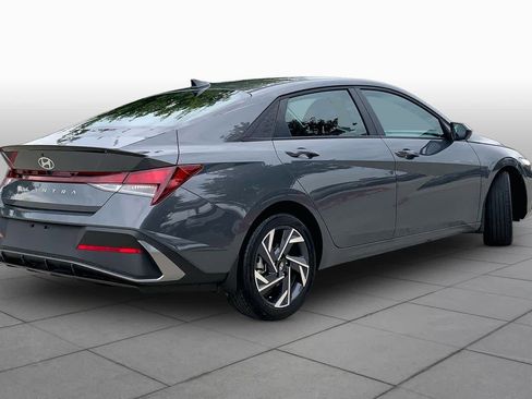 Used 2025 Hyundai Elantra Sport FWD image 13