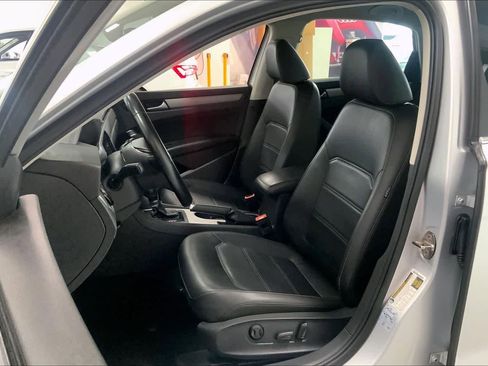 Used 2020 Volkswagen Passat 2.0T SE image 10