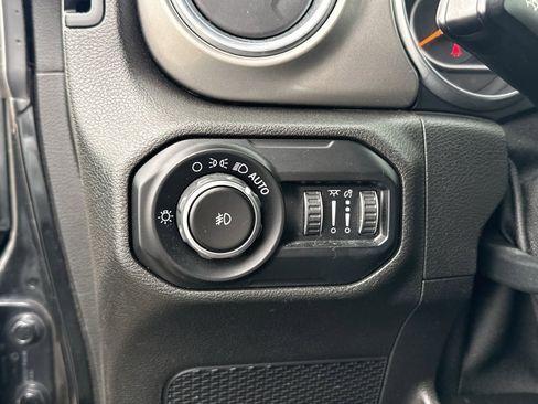 Used 2019 Jeep Wrangler Unlimited Sahara w/ Cold Weather Group image 17