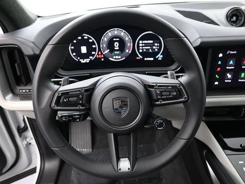 Certified 2025 Porsche Cayenne Turbo AWD/4WD image 19