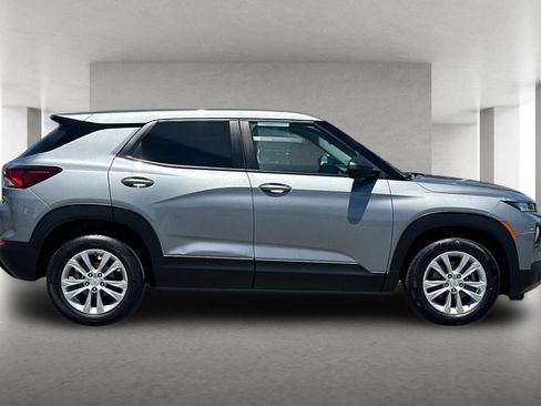 Used 2023 Chevrolet TrailBlazer LS FWD image 3
