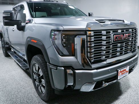 Used 2024 GMC Sierra 2500 Denali w/ Denali Reserve Package AWD/4WD image 5