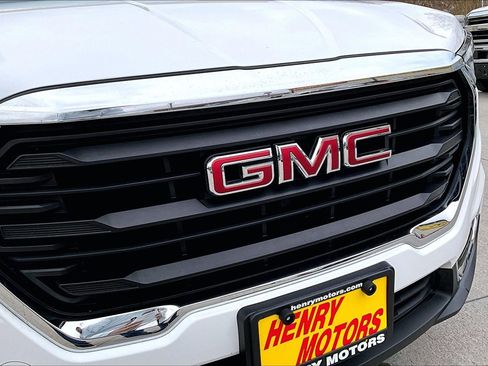 Used 2024 GMC Terrain SLE image 30