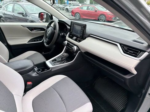 Certified 2022 Toyota RAV4 XLE w/ Convenience Package AWD/4WD image 10
