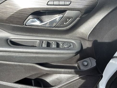 Used 2024 GMC Terrain SLT image 16