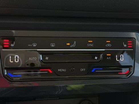 Certified 2024 Volkswagen Tiguan SE image 12