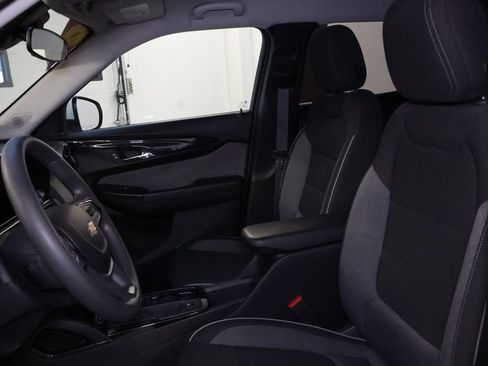 Used 2025 Chevrolet TrailBlazer LT AWD/4WD image 12