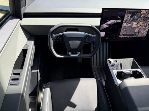 Used 2024 Tesla Cybertruck AWD Crew Cab image 22