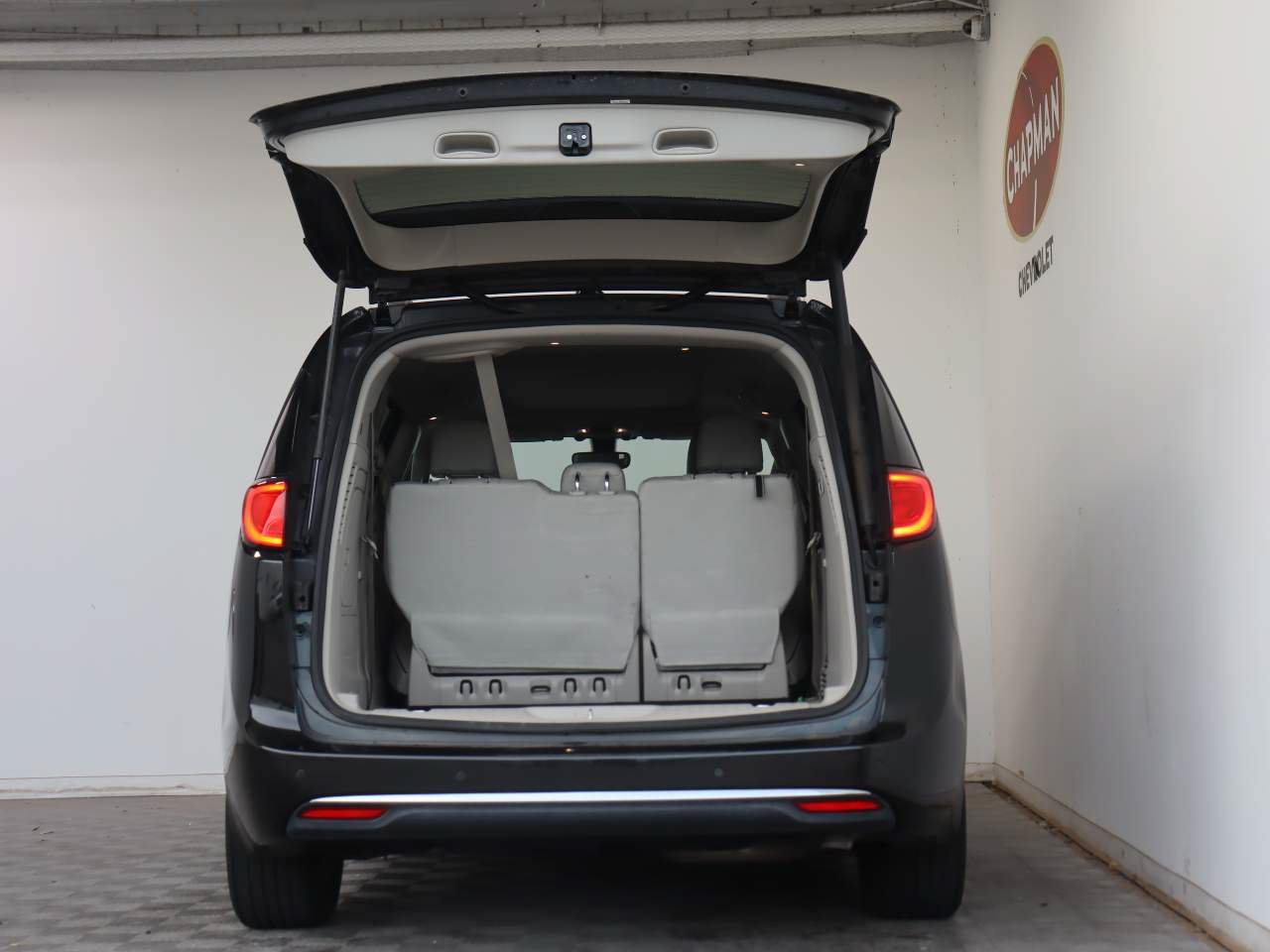 Used 2020 Chrysler Pacifica Limited FWD image 5