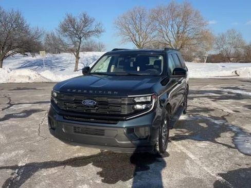 Used 2025 Ford Expedition Active image 44