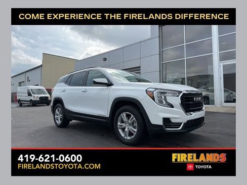 Used 2024 GMC Terrain SLE w/ Driver Convenience Package image 1