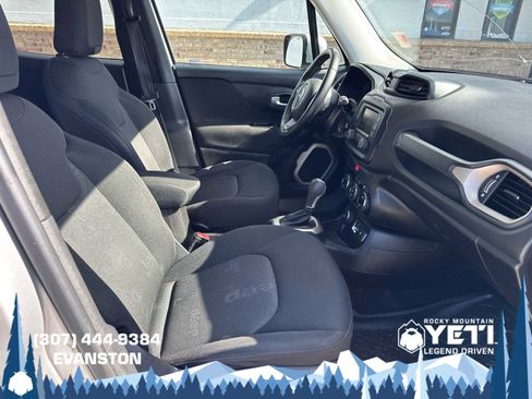 Used 2016 Jeep Renegade Latitude w/ Popular Equipment Group AWD/4WD image 11