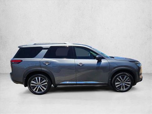 Used 2022 Nissan Pathfinder Platinum w/ Cargo Package FWD image 4
