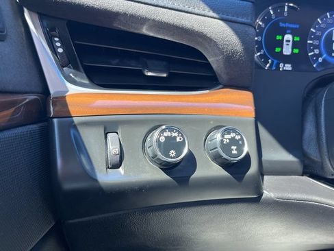 Used 2020 Cadillac Escalade Luxury AWD/4WD image 37