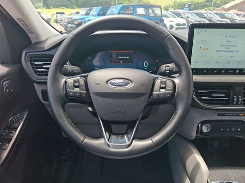 Used 2025 Ford Escape Platinum w/ Premium Technology Package AWD/4WD image 19