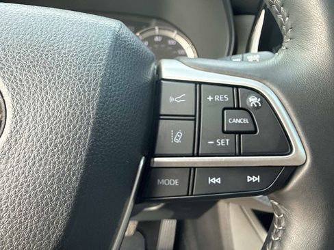 Used 2024 Toyota Highlander LE image 28