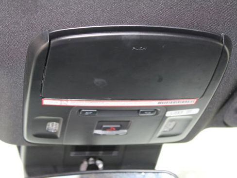 Used 2025 Toyota Camry SE image 15