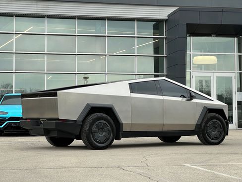 Used 2024 Tesla Cybertruck AWD Crew Cab image 2