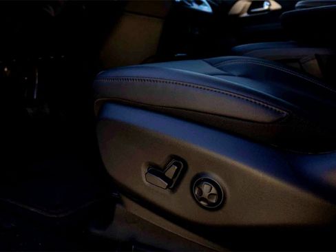 New 2026 Chrysler Pacifica Select w/ S Appearance Package image 9