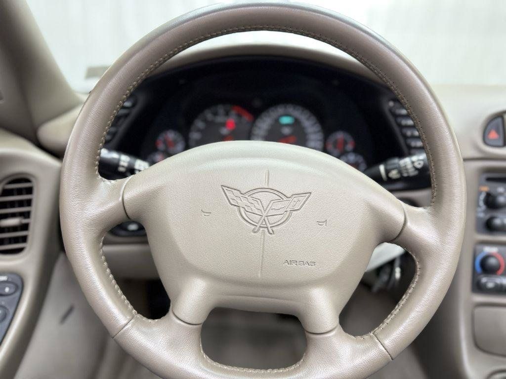 Used 2004 Chevrolet Corvette Convertible w/ Preferred Equipment Group RWD image 11