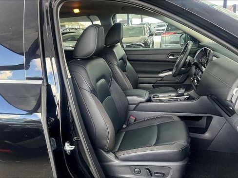 Certified 2023 Nissan Pathfinder SL image 8