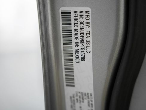 Certified 2023 Jeep Compass Latitude AWD/4WD image 40