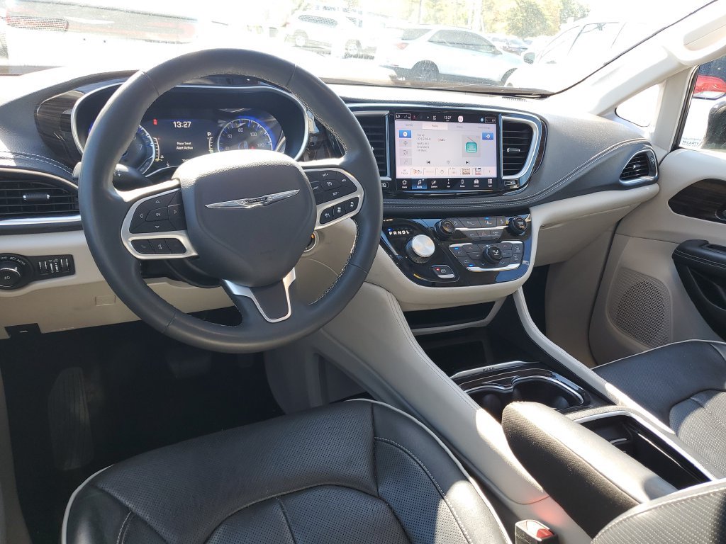 Certified 2023 Chrysler Pacifica Limited FWD image 10