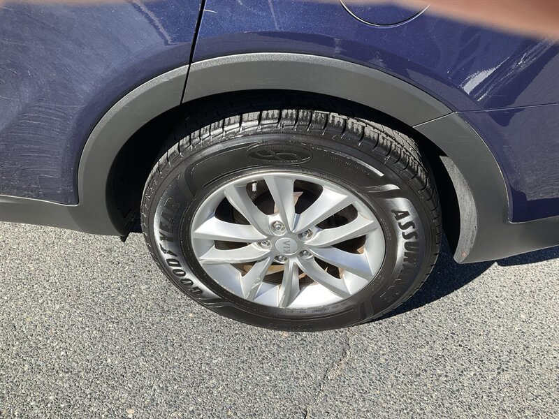 Used 2017 Kia Sorento AWD image 10