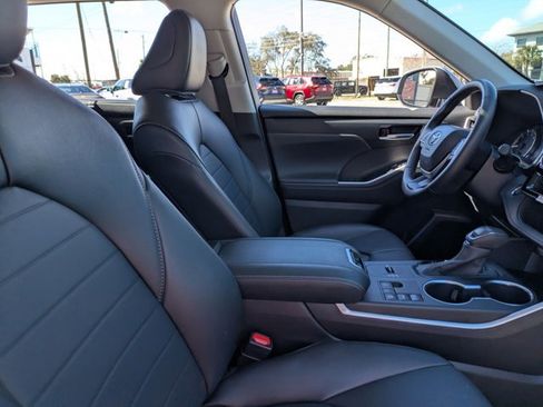 Certified 2024 Toyota Highlander XLE image 23