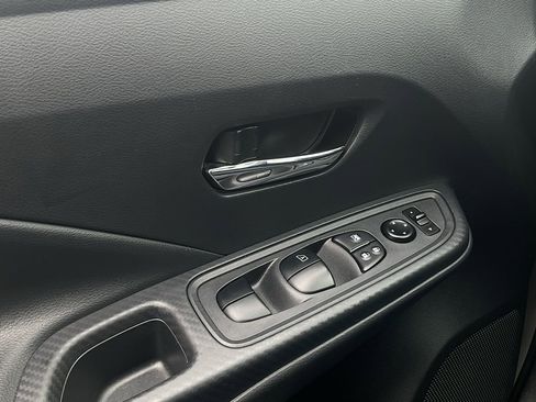 Used 2025 Nissan Versa SV FWD image 20