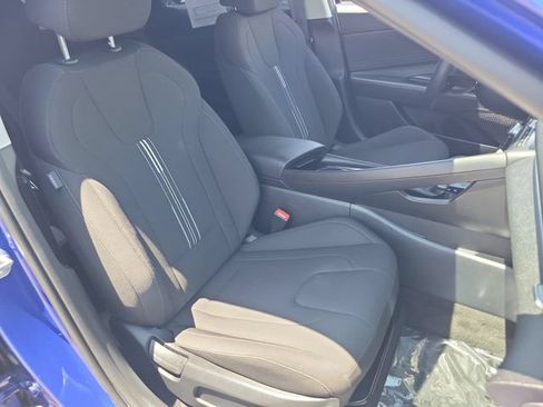 Used 2023 Hyundai Elantra SEL w/ Convenience Package FWD image 22