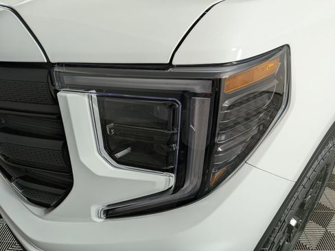 New 2026 GMC Sierra 1500 Elevation image 12