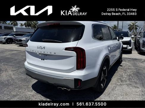 Certified 2023 Kia Telluride S w/ S Sunroof Package FWD image 3